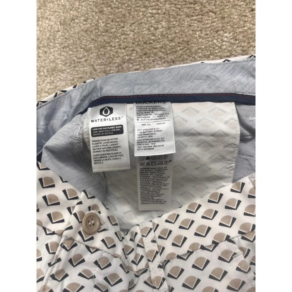 Dockers Mens Ultimate Short Supreme Flex White Geometric Fan Print Size 30 NWT